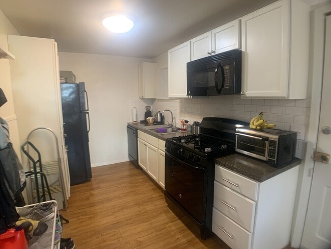 Photo - 302 E 30th St Unidad C