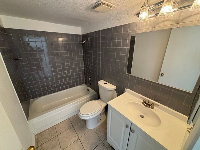 Photo - 2185 Exeter Dr Unit 1