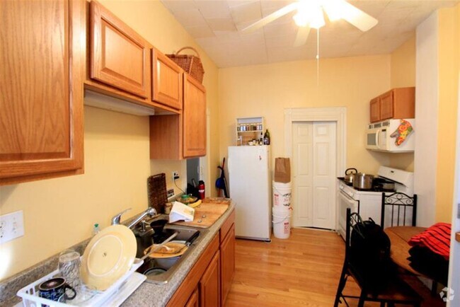 Building Photo - 79 Kinnaird St Unit 1 Rental