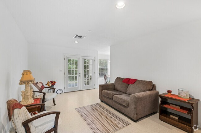 1BR, 1BA - 724SF - Living Room