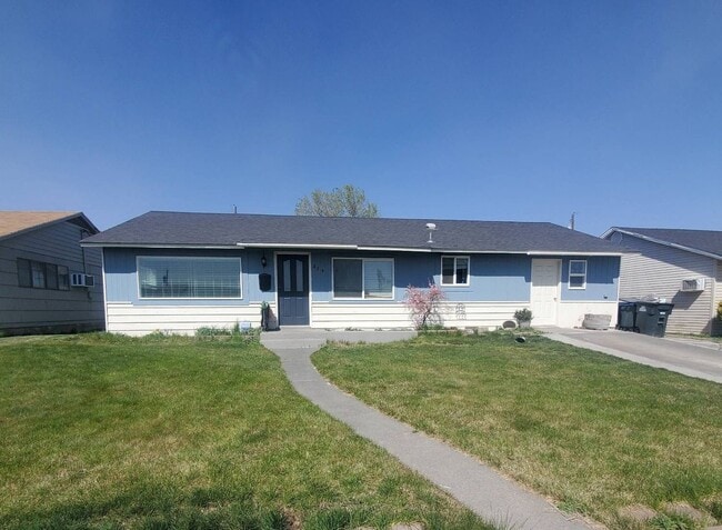 Building Photo - 3 Bedroom Home with Den