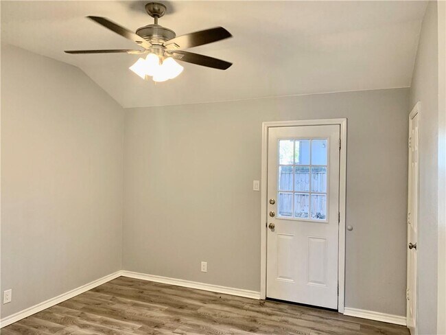 Photo - 206 Tamara Dr