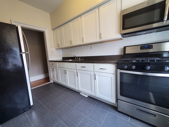 Building Photo - 24 Kensington Ave Unit 5G