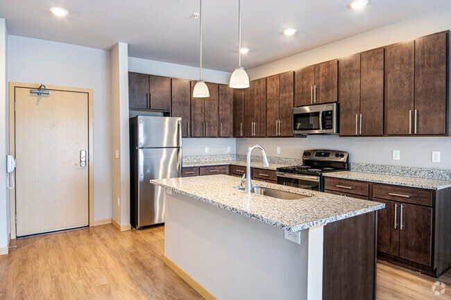 1BR, 1BA - 803SF