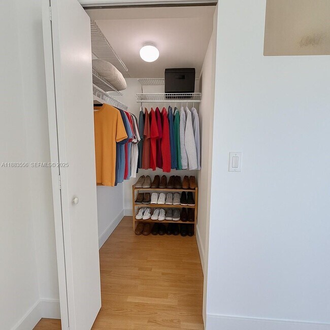 Photo - 350 NE 24th St Unidad 909