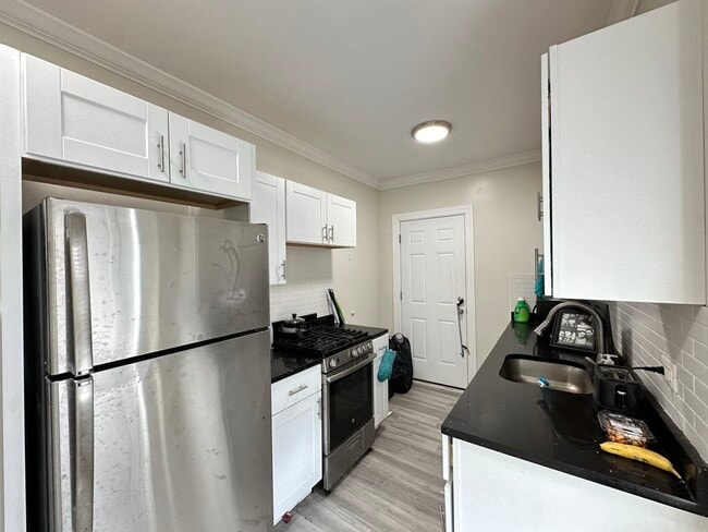 Photo - 3817.5 N Greenview Ave Unit W3