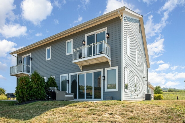 Photo - 383 Manhattan Blvd