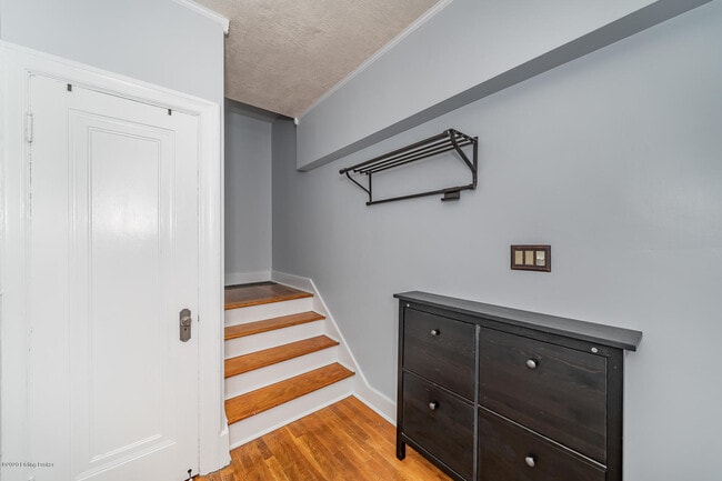 Photo - 2011 Woodbourne Ave Unit 2