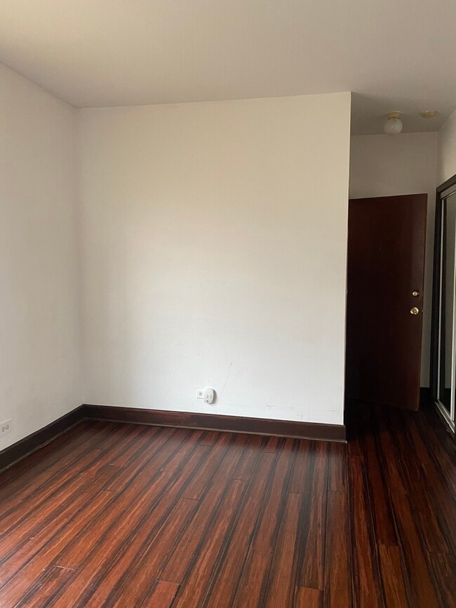 Living Room - 4922 N Kedzie Ave Unit W3