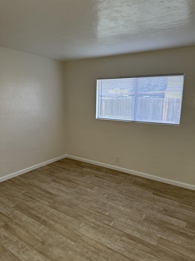 4321 W Myrtle Ave