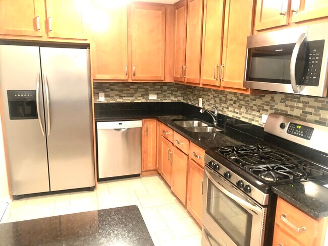 Photo - 677 S River Rd Unidad 3F