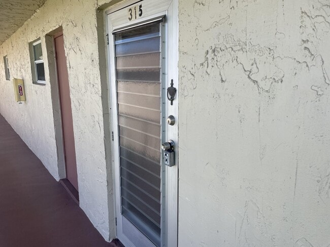 Building Photo - 705 Lori Dr Unit 315