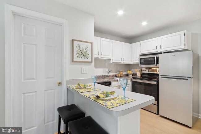 Building Photo - 6638 Hillandale Rd