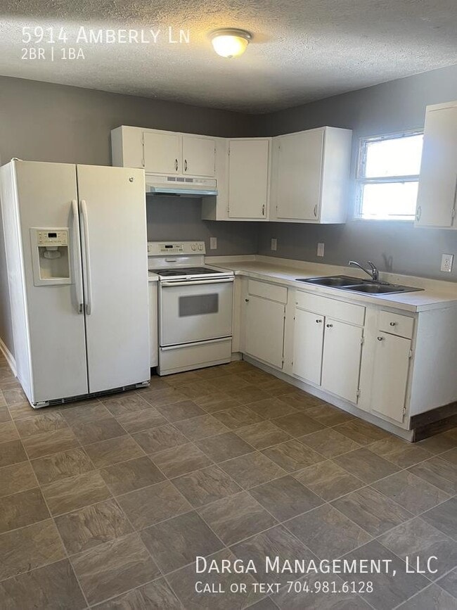 Photo - 5914 Amberly Ln