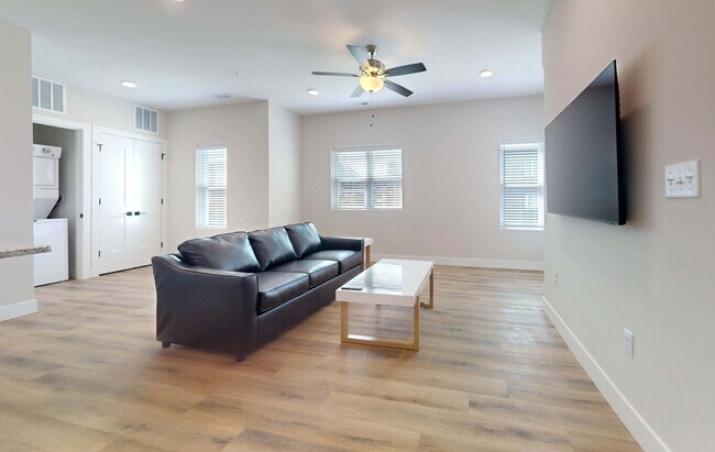 Photo - 305 W Washington