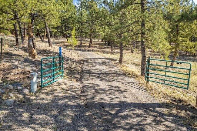 Photo - 560 Quillan Gulch Rd