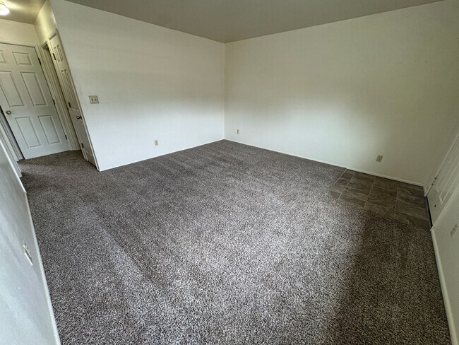 Photo - (964) 2 Bedroom / 1 Bathroom Unit 05