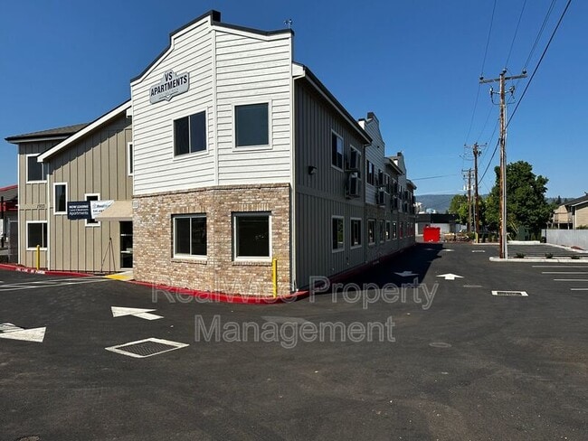 Building Photo - 1935 Table Rock Rd Unit 18