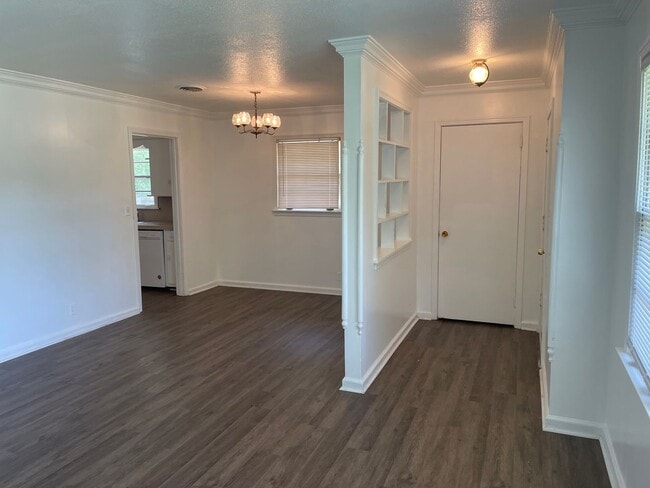 Photo - 688 Joryne Dr