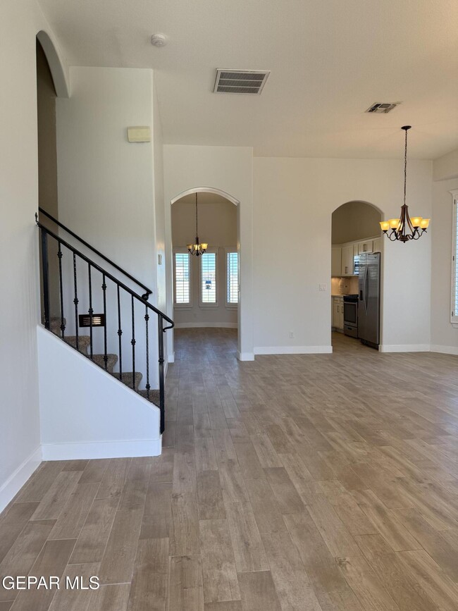 Photo - 3045 Woodhead