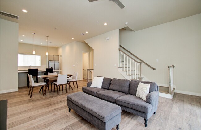 Building Photo - 5205 Allen St Unit F