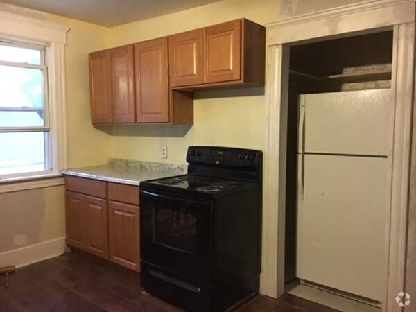 Building Photo - 129 Oak St Unit 3 Rental