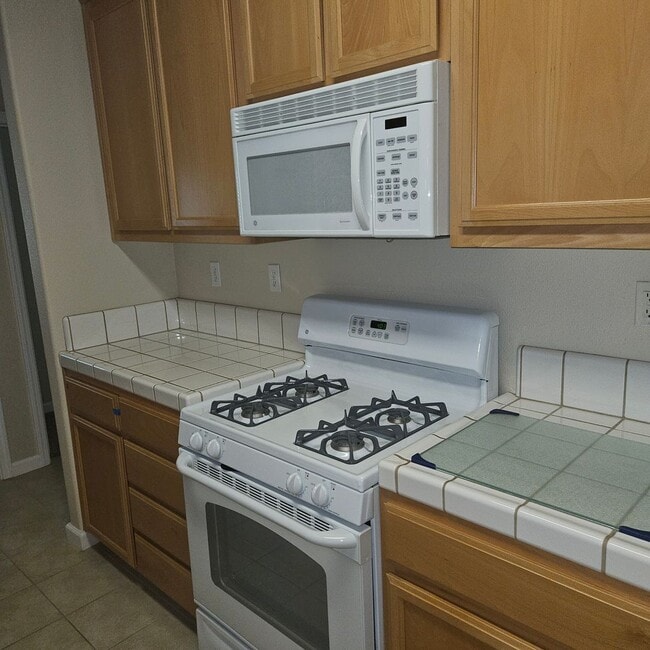 Photo - Charming 3 bedroom Duplex Close to Doctors Hospital