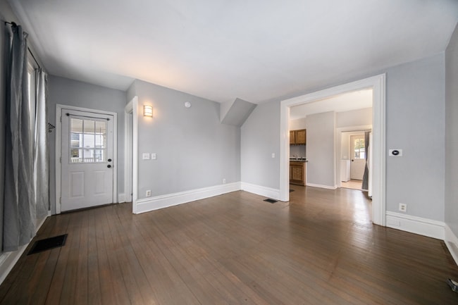 Photo - 212 Kilbuck St E