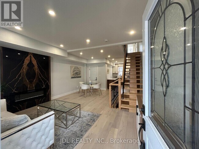 Photo - 18 Connaught Ave