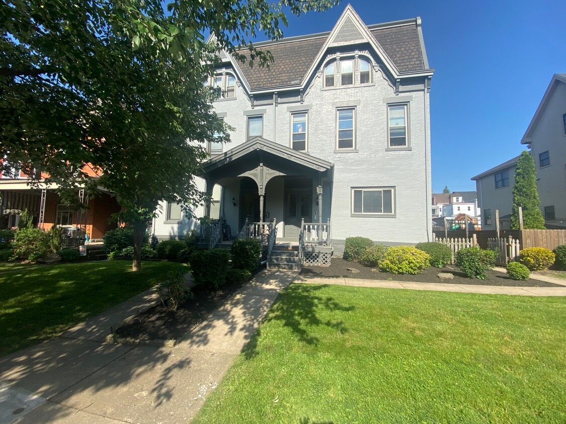 Front from street - 432 S Pacific Ave (Pittsburgh, PA)