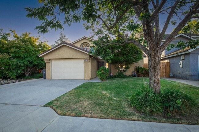 Building Photo - Updated North Fresno 3/2 Rental