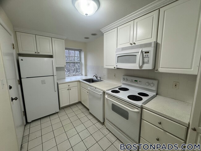 Building Photo - 32 Worthen Rd