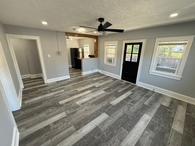 Building Photo - 6921 Urner Ave Unit 3