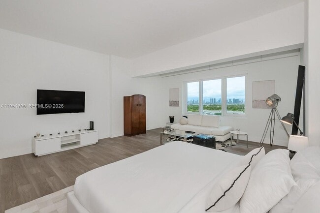 Building Photo - 2301 Collins Ave Unit 1636
