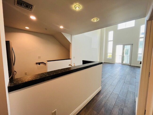 Building Photo - "Discover Urban Elegance: Spacious 1417 Sq Ft Studio Condo in the Heart of Phoenix!" Unit 402