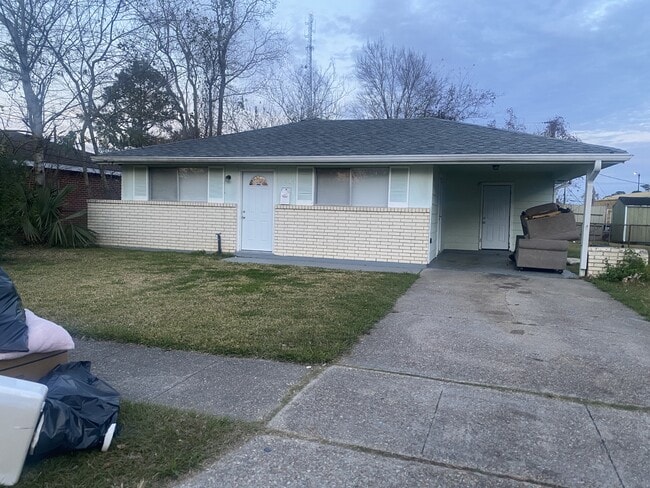 Building Photo - 1825 Buccola Ave