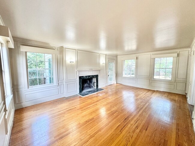 Photo - 2245 W Oak St Unit A