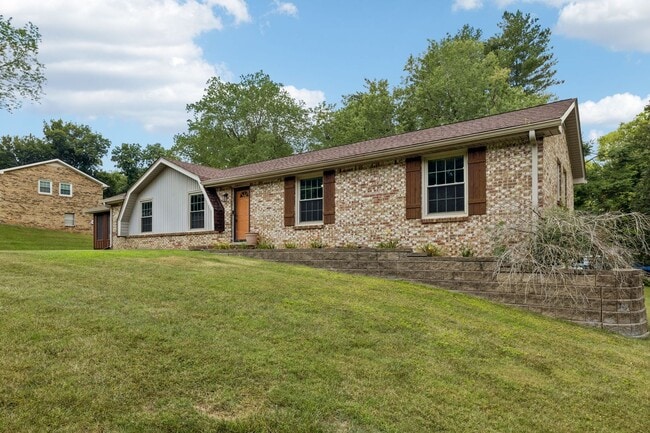 Photo - Pet Friendly Four Bedroom with Basement!