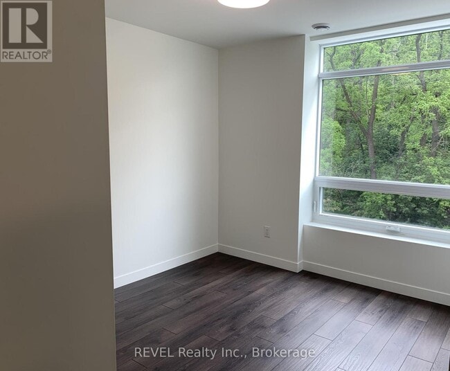 Photo - 455 Charlton Ave E Unit 301