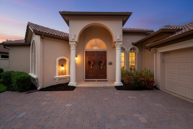 Photo - 923 SW Grand Reserves Blvd