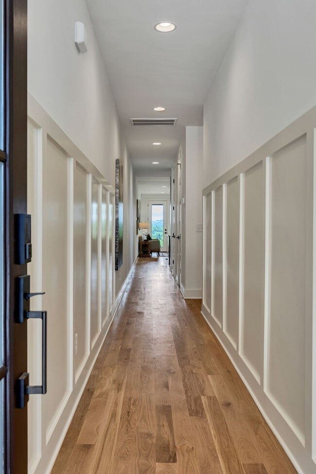 Photo - 660 Vernon Ave