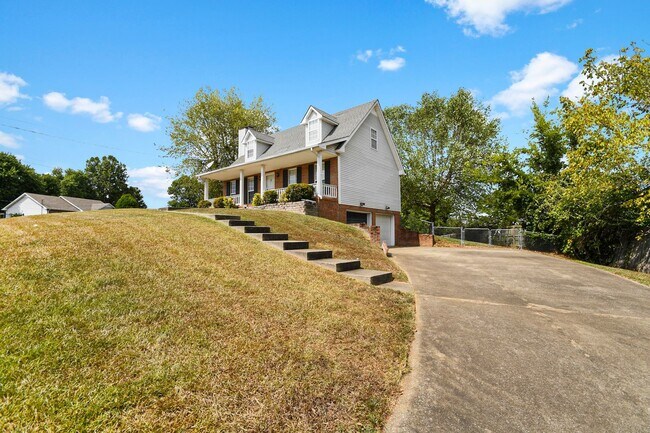 Photo - Pet Friendly Three Bedroom with Basement!