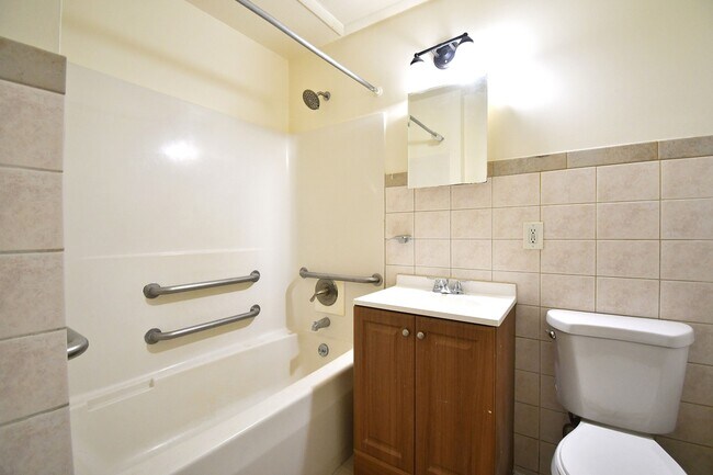 Photo - 485 E 140th St