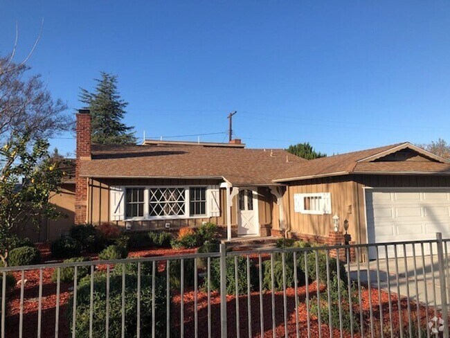 Building Photo - Charming updated 4 bedroom home on quiet s...