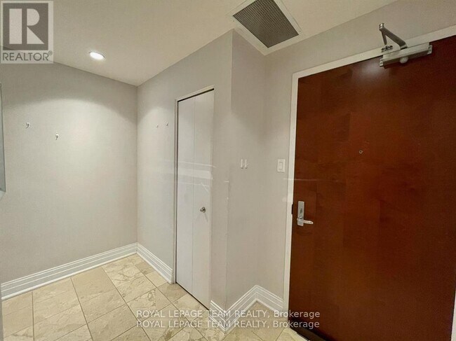 Photo - 234 Rideau St Unit 2503