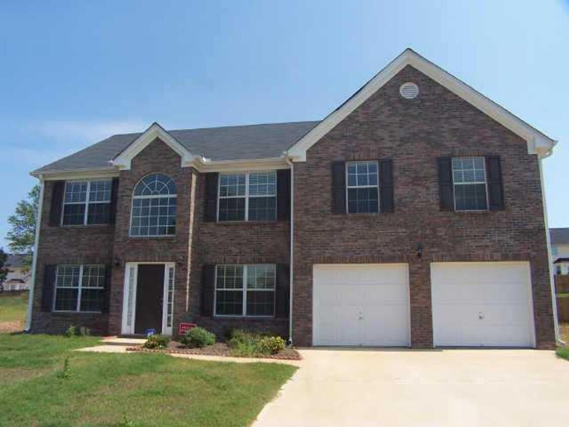 Prime location! 4 bed, 2.5 bath, LVP floor... - Prime location! 4 bed, 2.5 bath, LVP floor...