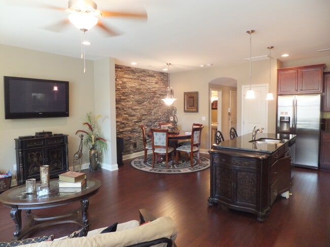 Photo - 419 Waterbrook Dr