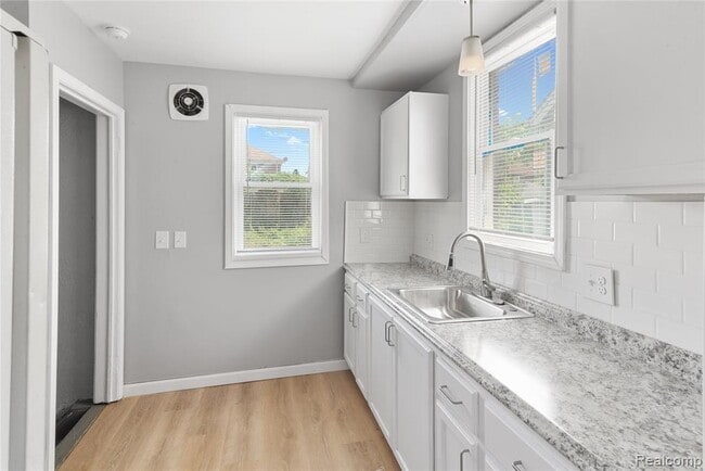 Photo - 4196 Buckingham