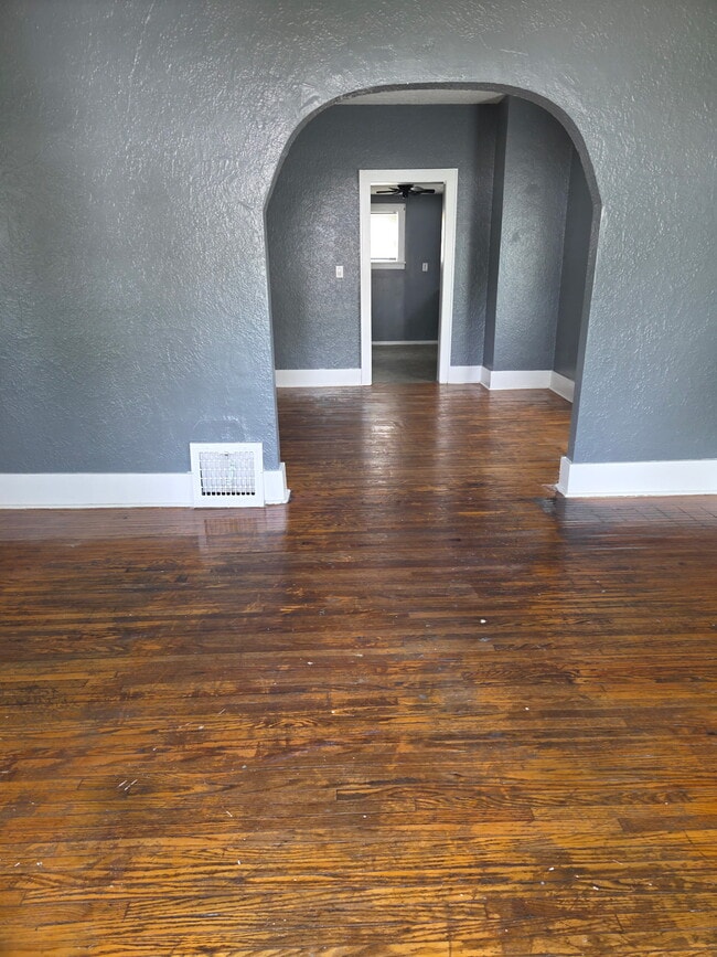 Photo - 1214 W Brons Ave