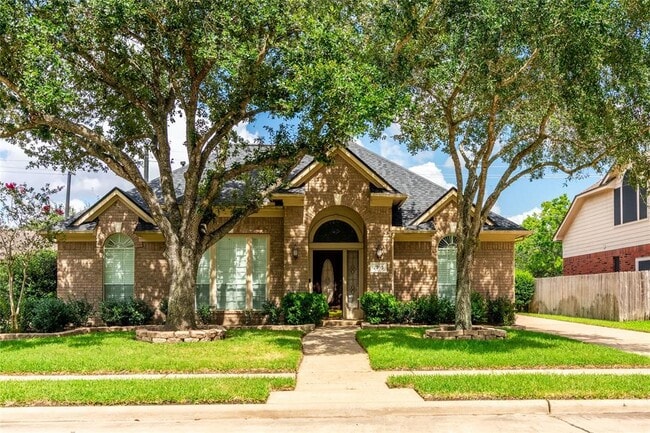 Building Photo - 2703 W Oaks Cir E Rental